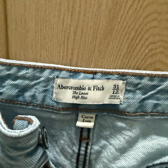 Abercrombie & Fitch Women's Straight Leg Jeans - Light Blue - Picture 2 of 2